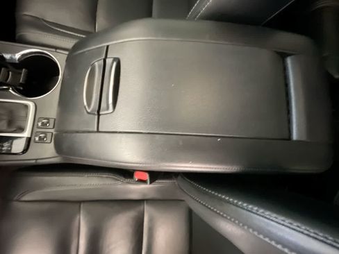 Used 2017 Toyota Highlander SE w/ Carpet Mat Package AWD/4WD image 21