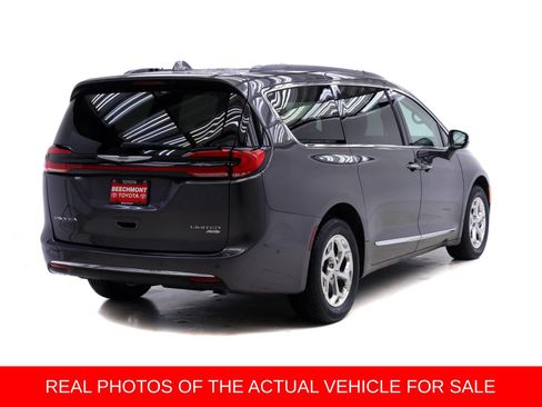 Used 2022 Chrysler Pacifica Limited w/ Uconnect Theater Family Group AWD/4WD image 2