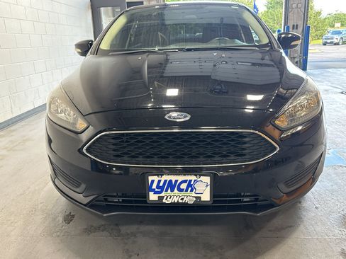 Used 2017 Ford Focus SE w/ Cold Weather Package FWD image 8
