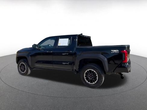 Used 2025 Toyota Tacoma TRD Off-Road AWD/4WD image 9