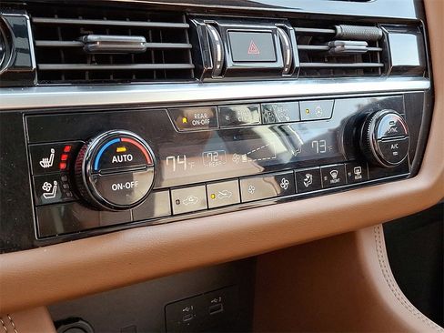 Used 2023 Nissan Pathfinder Platinum image 19