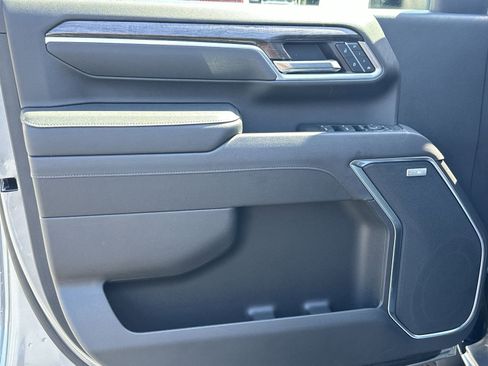 Used 2025 Chevrolet Silverado 2500 LTZ w/ LTZ Convenience Package image 14