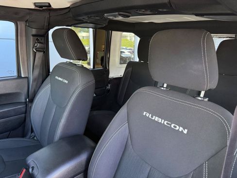 Used 2018 Jeep Wrangler Unlimited Rubicon w/ Connectivity Group AWD/4WD image 12