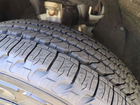 Used 2017 Jeep Grand Cherokee Altitude image 11