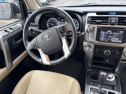 Used 2016 Toyota 4Runner SR5 Premium image 13