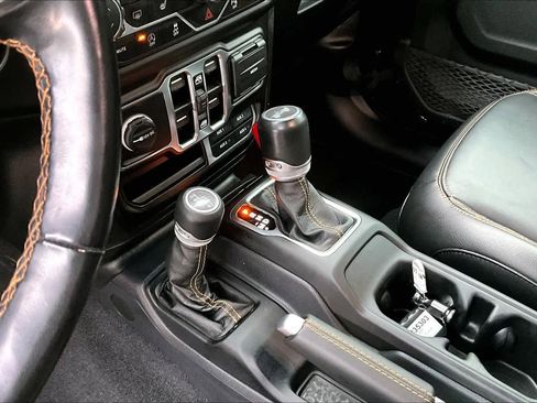 Used 2021 Jeep Wrangler Unlimited Sahara AWD/4WD image 16