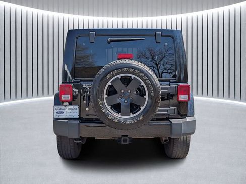 Used 2012 Jeep Wrangler Unlimited Sahara image 5