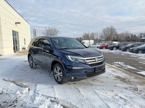Used 2017 Honda Pilot EX image 3