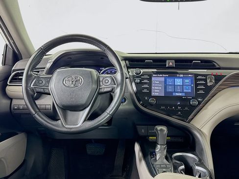Used 2019 Toyota Camry XLE FWD image 8