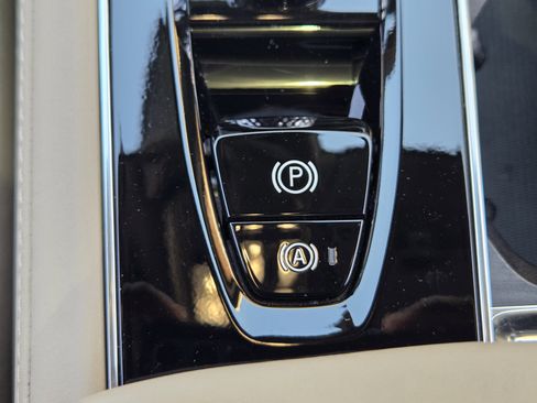 Used 2026 Volvo XC90 B6 Plus w/ Protection Package Premier AWD/4WD image 41