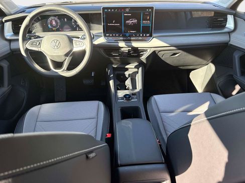 New 2026 Volkswagen Tiguan SE image 17