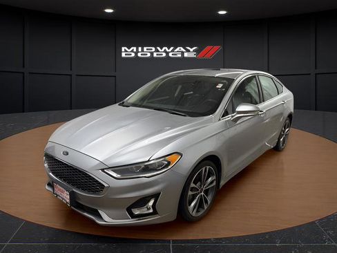 Used 2020 Ford Fusion Titanium image 2