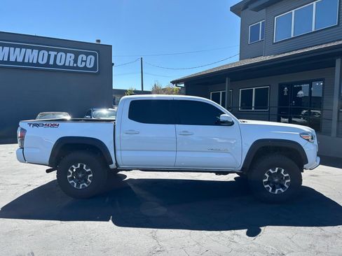 Used 2023 Toyota Tacoma TRD Off-Road w/ Technology Package AWD/4WD image 5