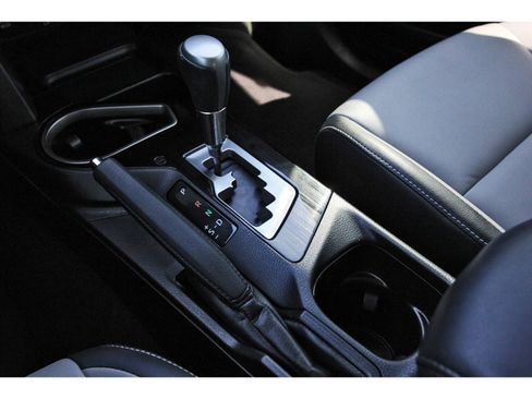 Used 2018 Toyota RAV4 Limited image 29