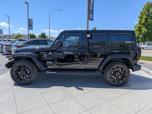 Used 2022 Jeep Wrangler Unlimited Sahara w/ Cold Weather Group AWD/4WD image 9