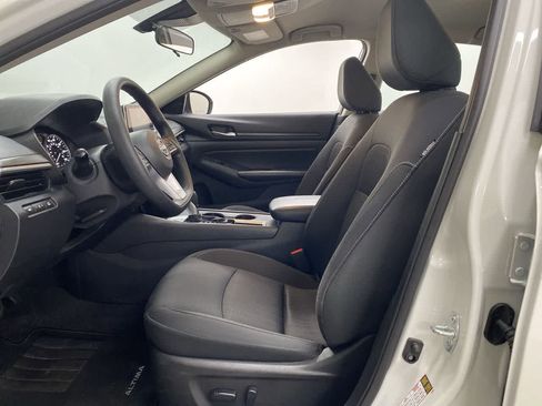 Used 2025 Nissan Altima 2.5 SV FWD image 13