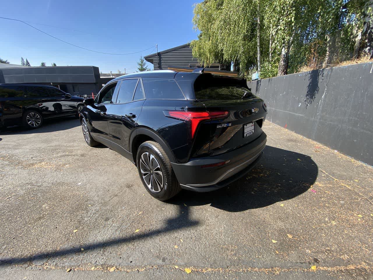 Used 2024 Chevrolet Blazer EV LT AWD/4WD image 4