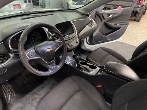 Used 2019 Chevrolet Malibu LS image 34