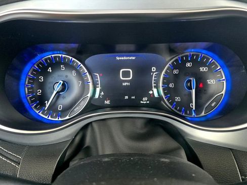 New 2026 Chrysler Pacifica Limited image 15