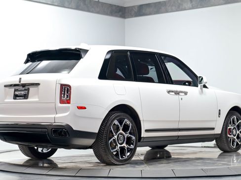 Used 2021 Rolls-Royce Cullinan Black Badge AWD/4WD image 15