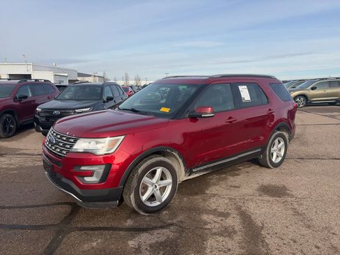 Used 2017 Ford Explorer XLT w/ Equipment Group 202A image 1
