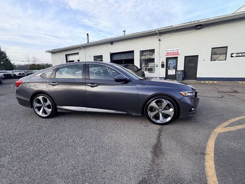 Used 2018 Honda Accord Touring image 6