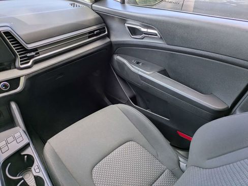 Used 2025 Kia Sportage LX FWD image 18