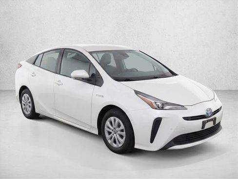 Used 2020 Toyota Prius LE FWD image 3