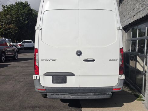 Used 2020 Mercedes-Benz Sprinter 2500 image 5