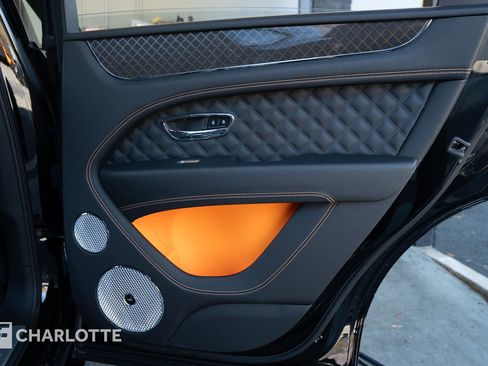 Used 2025 Bentley Bentayga image 38
