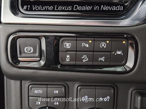 Used 2026 GMC Yukon XL Denali w/ Denali Reserve Package AWD/4WD image 39