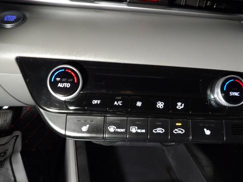 Used 2023 Hyundai Elantra Blue w/ Preferred Accessory Package image 16