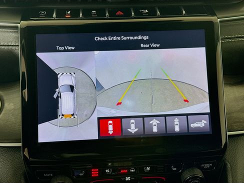 Used 2023 Jeep Grand Cherokee Limited w/ Luxury Tech Group II image 16