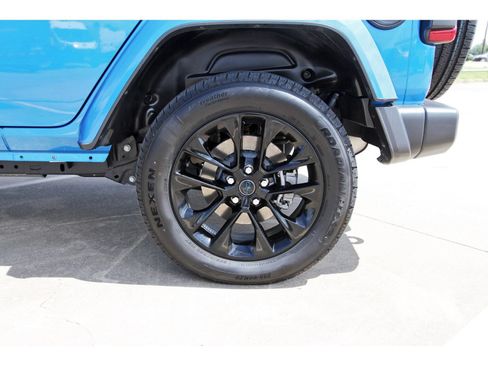 Used 2024 Jeep Wrangler Unlimited Sahara w/ Technology Group AWD/4WD image 30