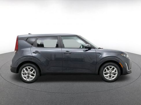 Used 2025 Kia Soul LX w/ LX Technology Package FWD image 10