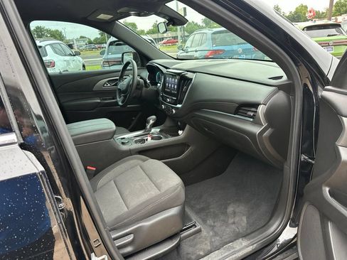 Used 2023 Chevrolet Traverse LT FWD image 25