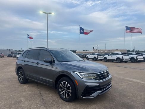 Used 2022 Volkswagen Tiguan S FWD image 2