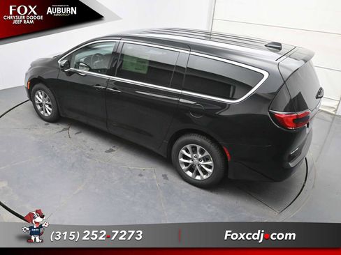 New 2026 Chrysler Pacifica Select AWD/4WD image 27