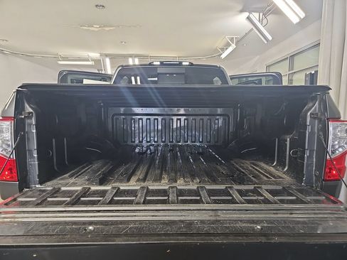 Used 2019 Nissan Titan SV w/ SV Convenience Package AWD/4WD image 15