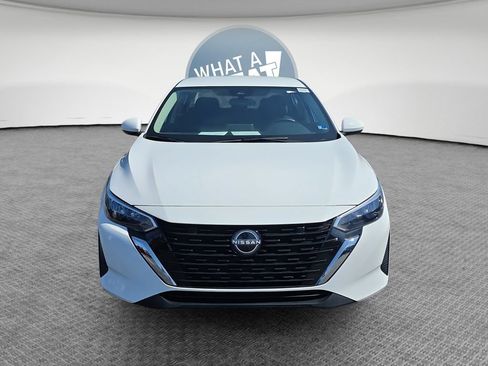 Used 2024 Nissan Sentra SV FWD image 9