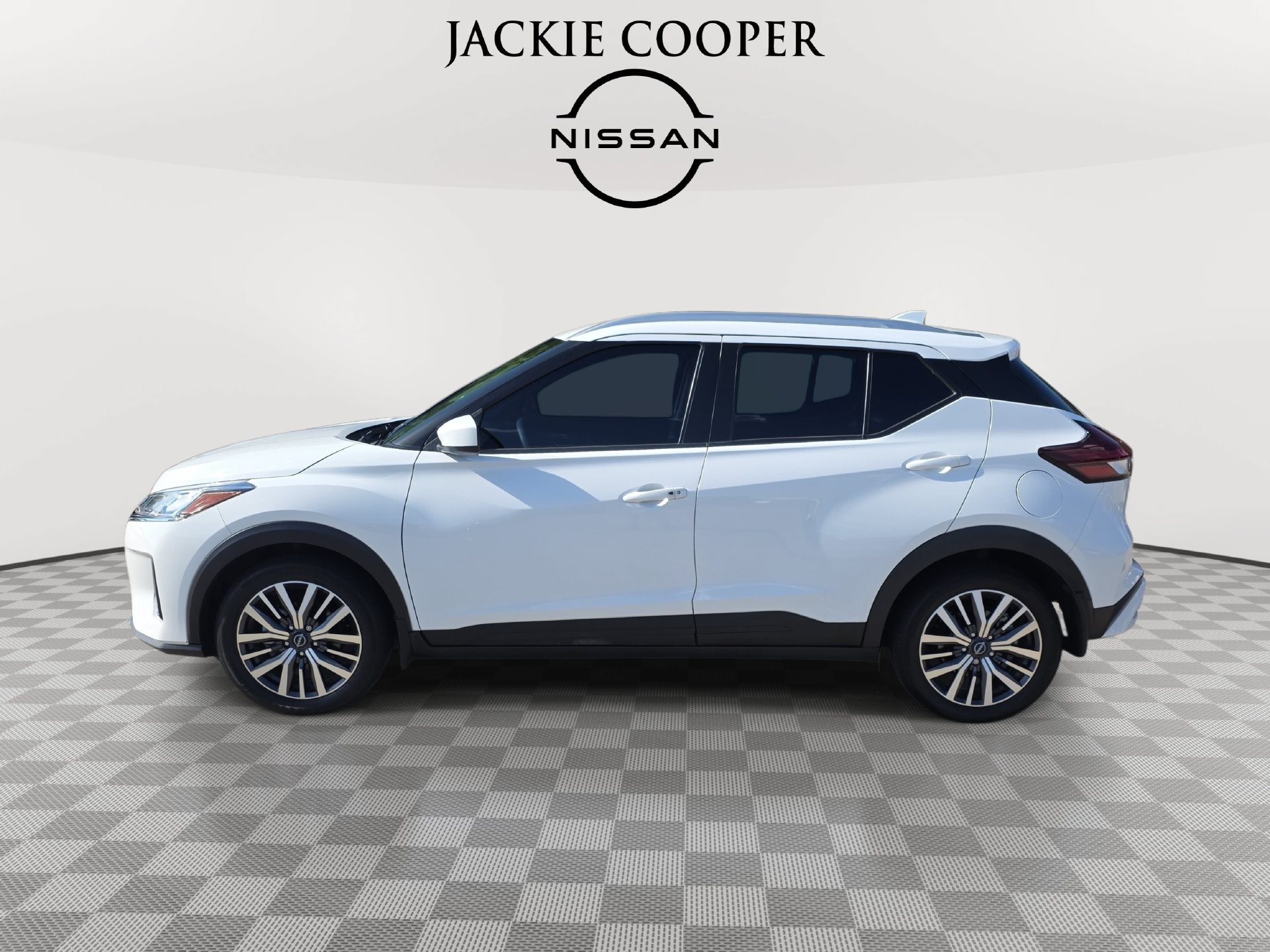 Used 2023 Nissan Kicks SV FWD image 8