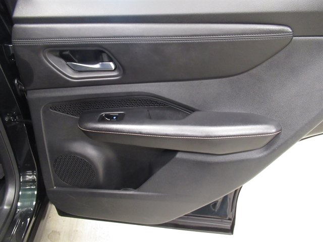Used 2023 Nissan Ariya FWD image 13