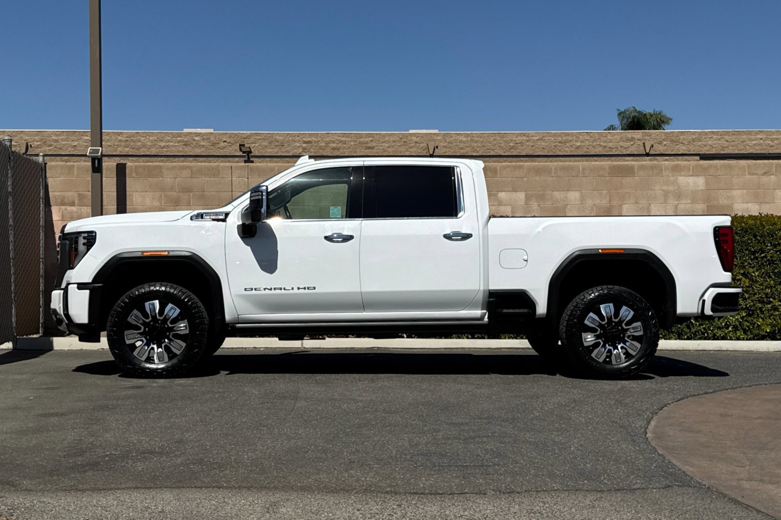 Used 2024 GMC Sierra 2500 Denali w/ Denali Reserve Package AWD/4WD image 7