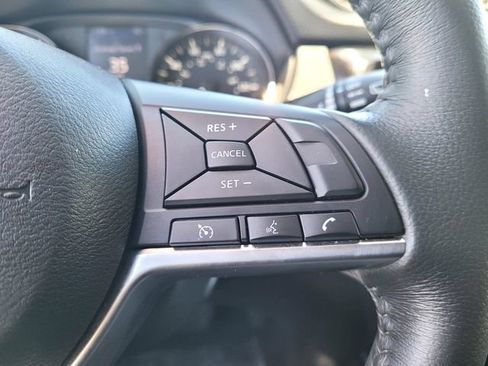 Used 2018 Nissan Rogue SV FWD image 27