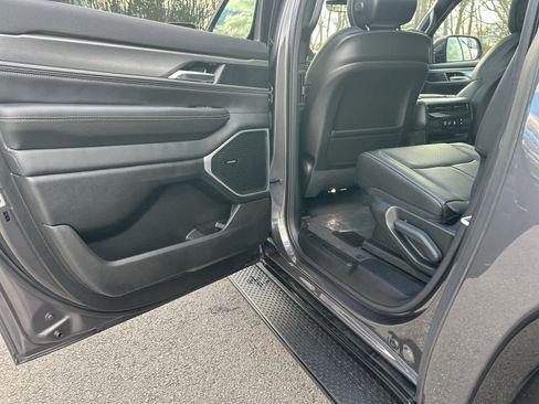 New 2025 Jeep Wagoneer L Series II w/ Premium Group I image 42