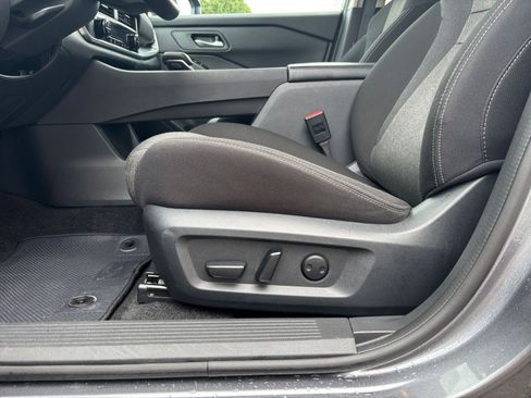 Used 2025 Nissan Rogue SV FWD image 22