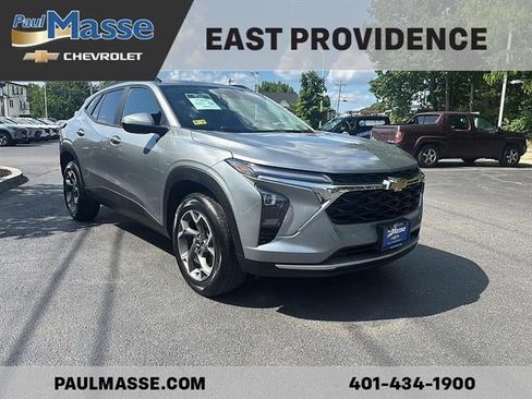 Certified 2024 Chevrolet Trax LT w/ LT Convenience Package FWD image 3