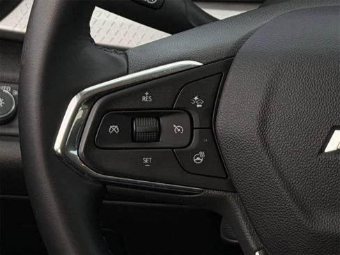 Used 2025 Chevrolet Trax LT w/ LT Convenience Package image 14