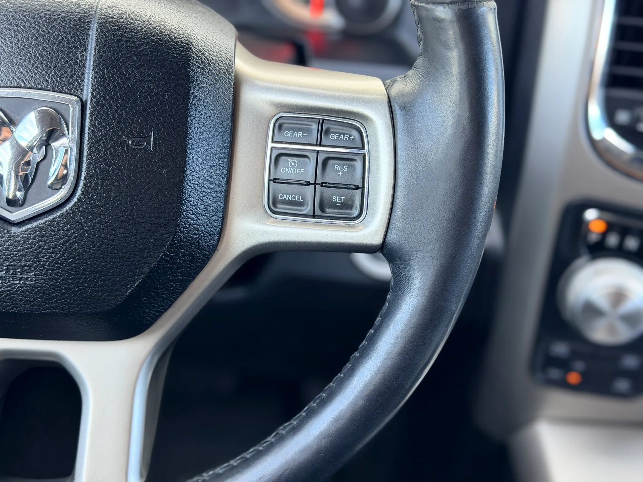 Used 2018 RAM 1500 Laramie w/ Convenience Group AWD/4WD image 19