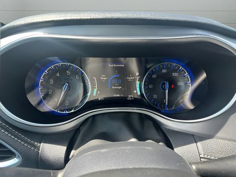 Used 2025 Chrysler Pacifica Limited FWD image 38